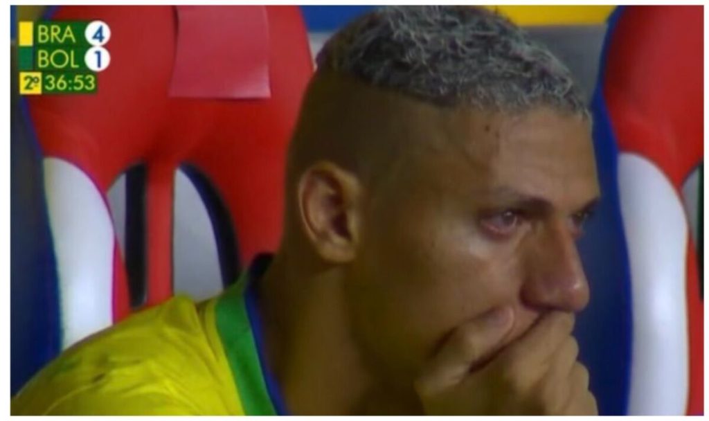 Richarlison khóc 